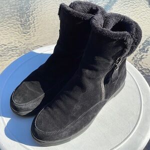 Stuart Weitzman Women’s Furgie Short Boot Black Size 9